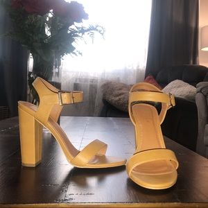 Chunky heel sandals with strap. 4 inch heel.